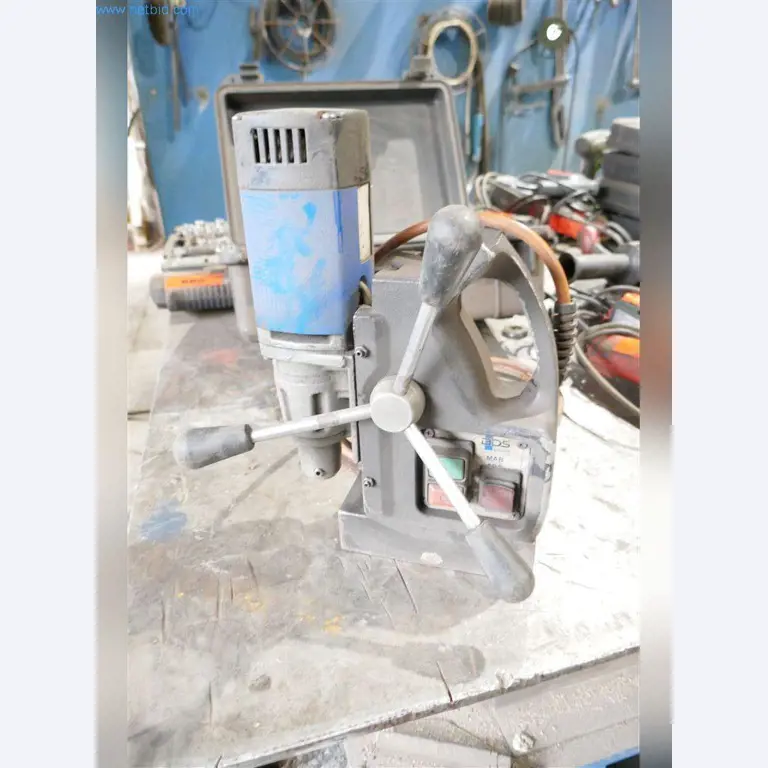 Stroje, provozní a kancelářské vybavení, zásoby, montážní materiál a vozidla-1