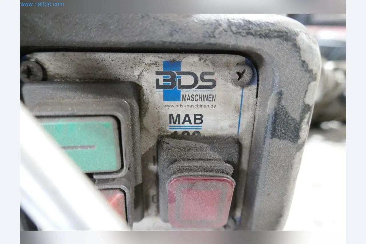 Stroje, provozní a kancelářské vybavení, zásoby, montážní materiál a vozidla-2