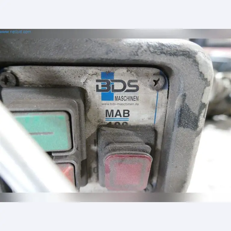 Stroje, provozní a kancelářské vybavení, zásoby, montážní materiál a vozidla-2