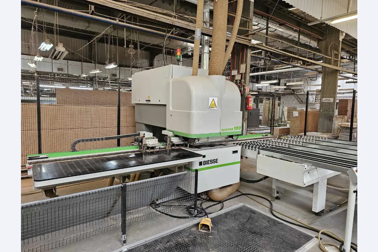 Maschinen zur Möbelproduktion-1