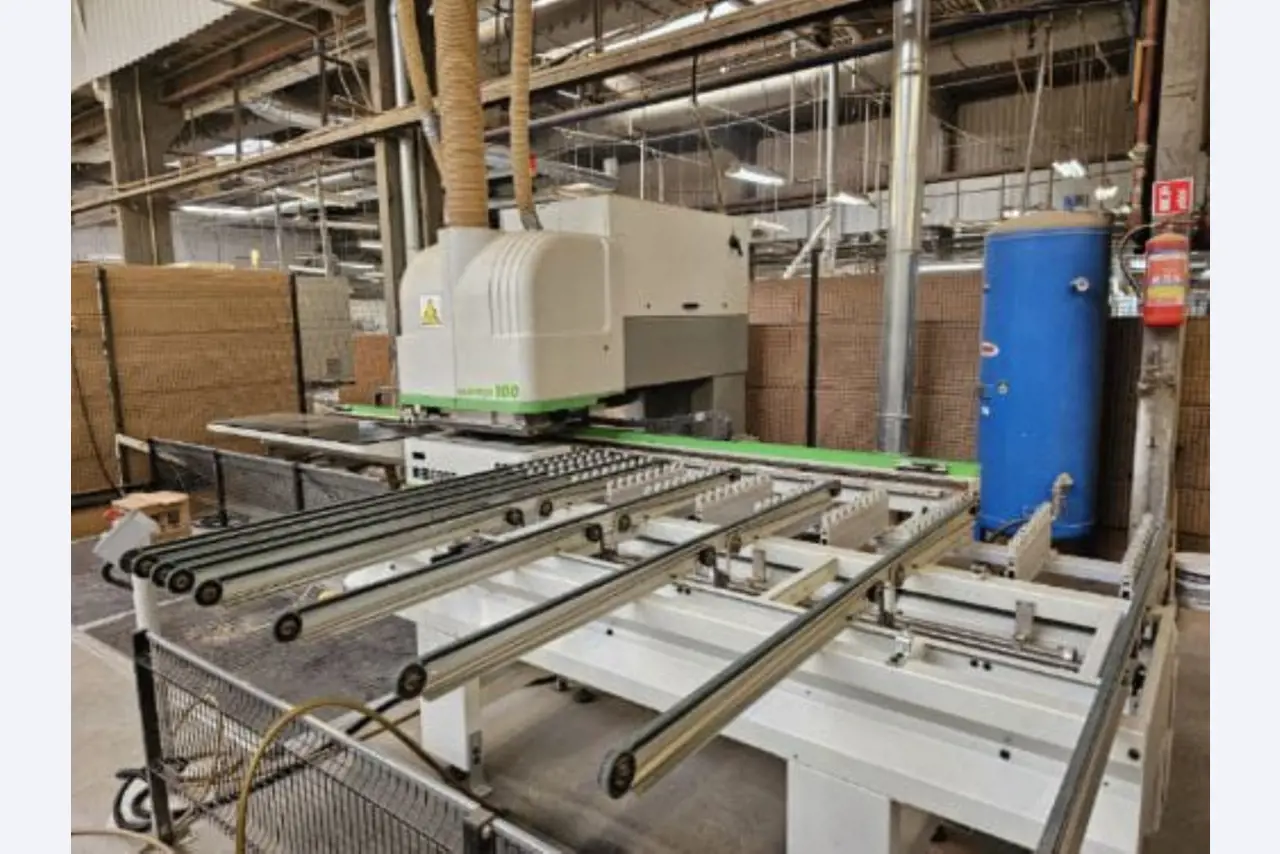 Maschinen zur Möbelproduktion-3