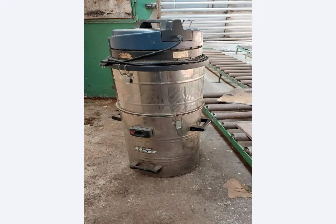 Maschinen zur Möbelproduktion-1