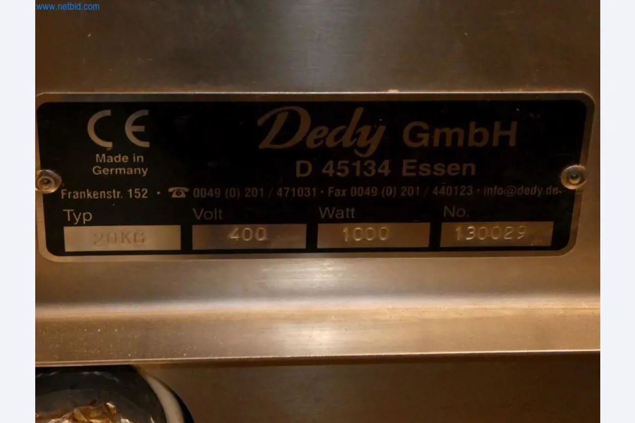 Equipamento e mobiliário para uma confeitaria-3