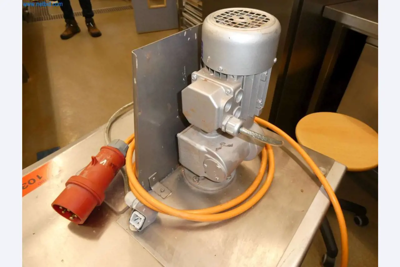 Equipamento e mobiliário para uma confeitaria-6