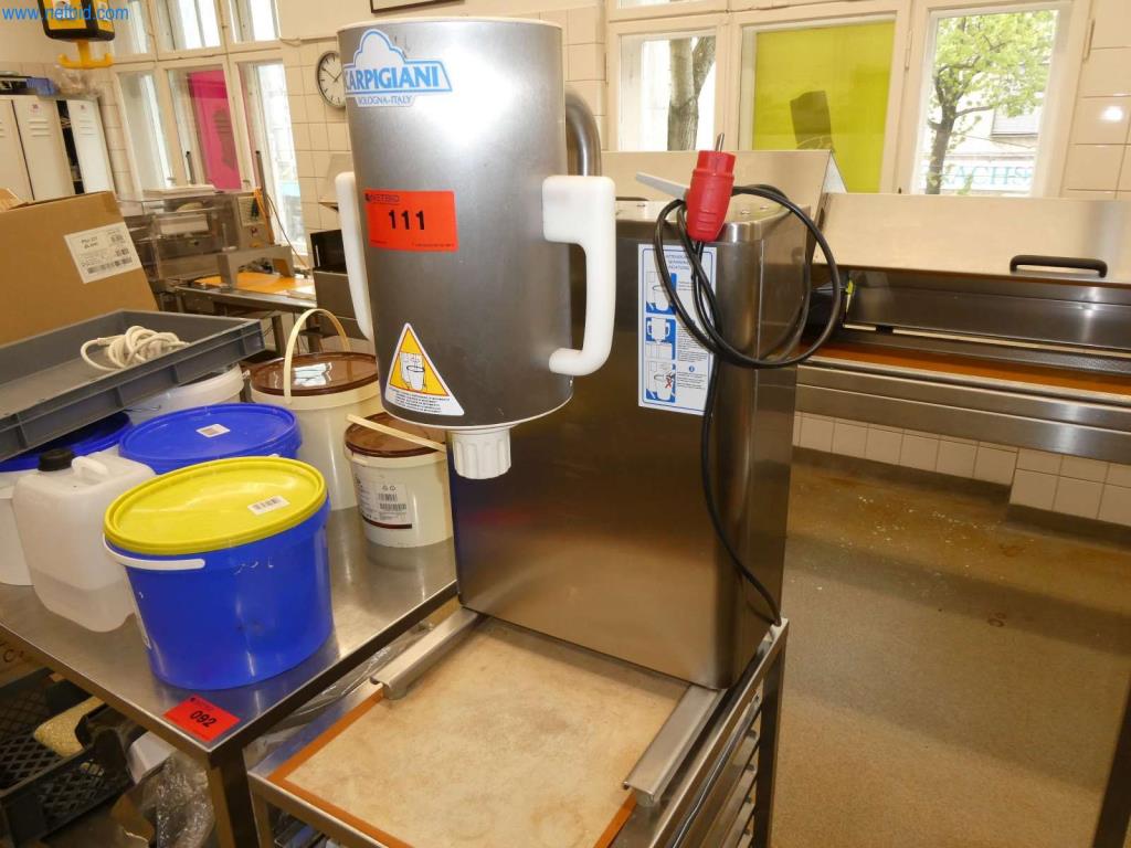 Equipamiento y mobiliario para una confitería-1