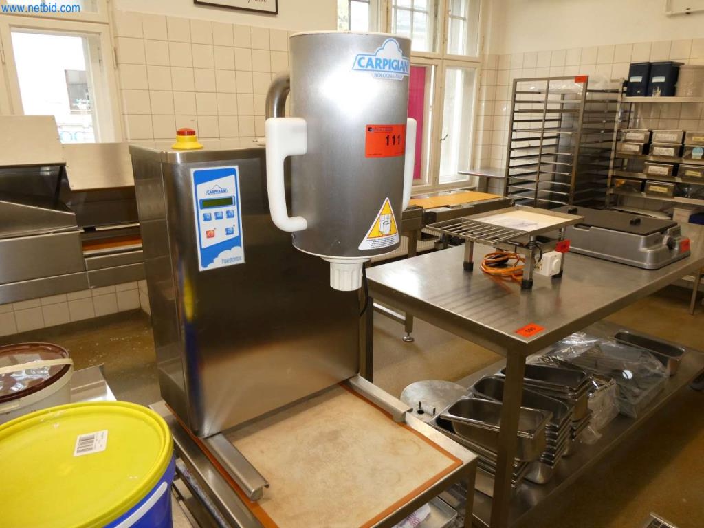 Equipamiento y mobiliario para una confitería-2