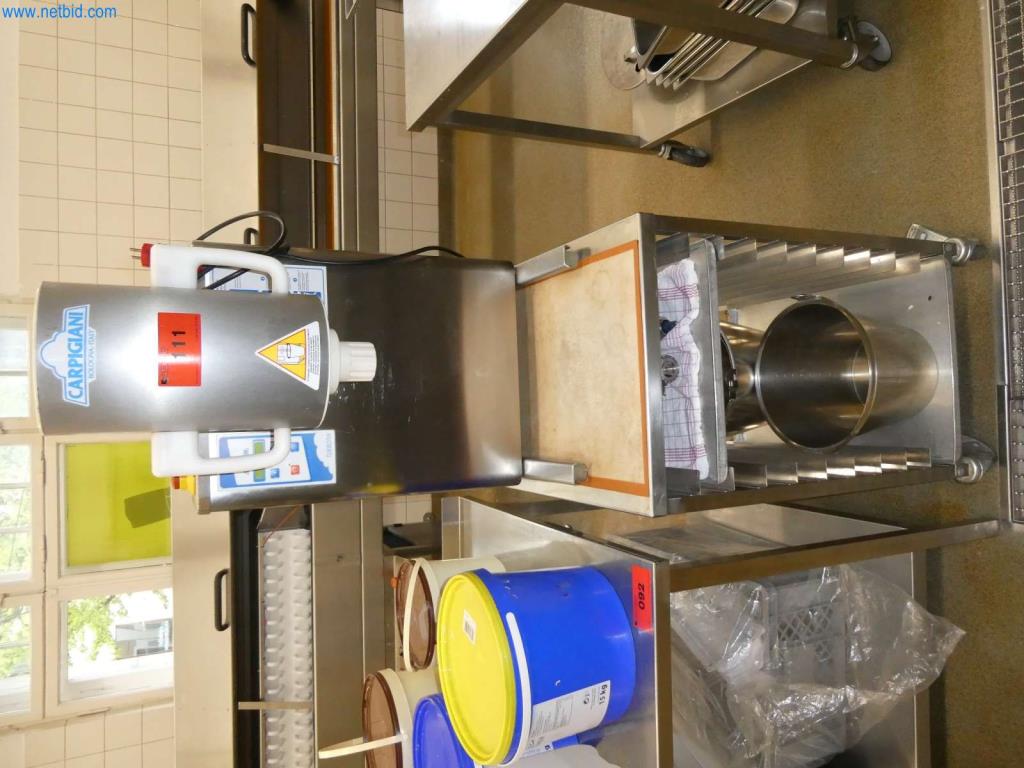 Equipamiento y mobiliario para una confitería-4