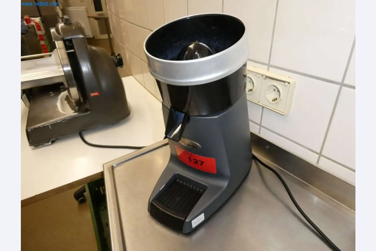 Geräte und Einrichtung einer Confiserie -2