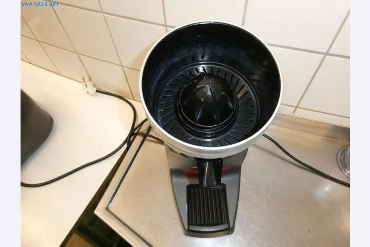 Geräte und Einrichtung einer Confiserie -3