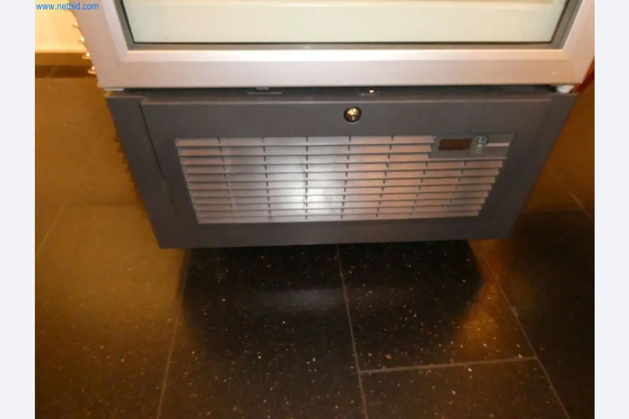 Equipamiento y mobiliario para una confitería-4