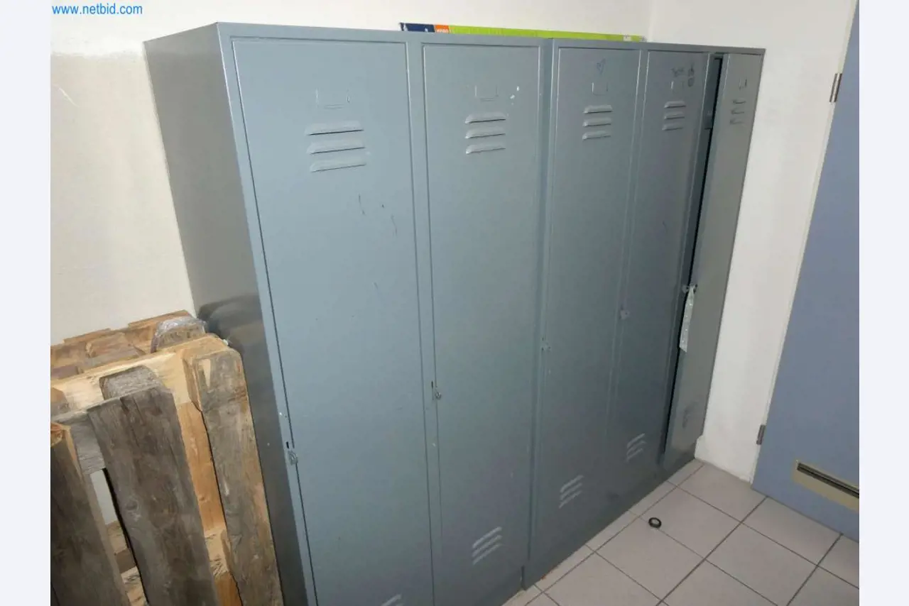 Equipamiento y mobiliario para una confitería-1