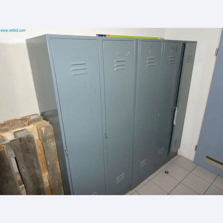 Equipamiento y mobiliario para una confitería-1