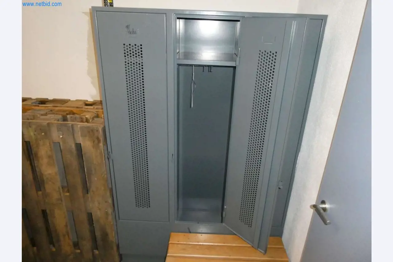 Equipamiento y mobiliario para una confitería-3