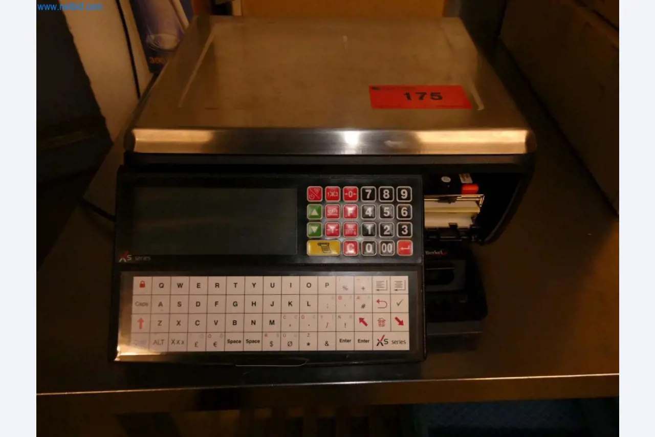 Equipamiento y mobiliario para una confitería-1