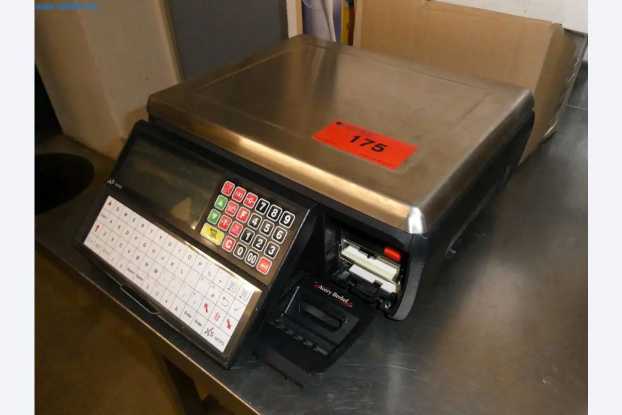 Equipamiento y mobiliario para una confitería-2