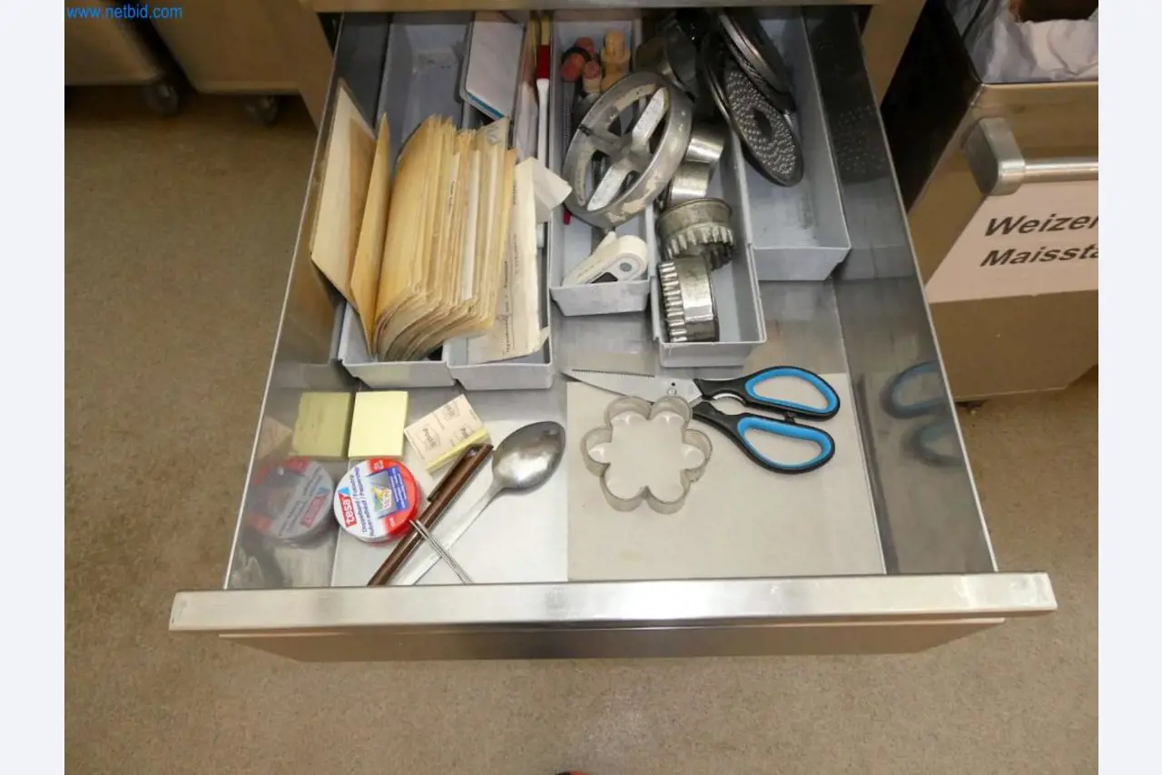 Equipamiento y mobiliario para una confitería-3