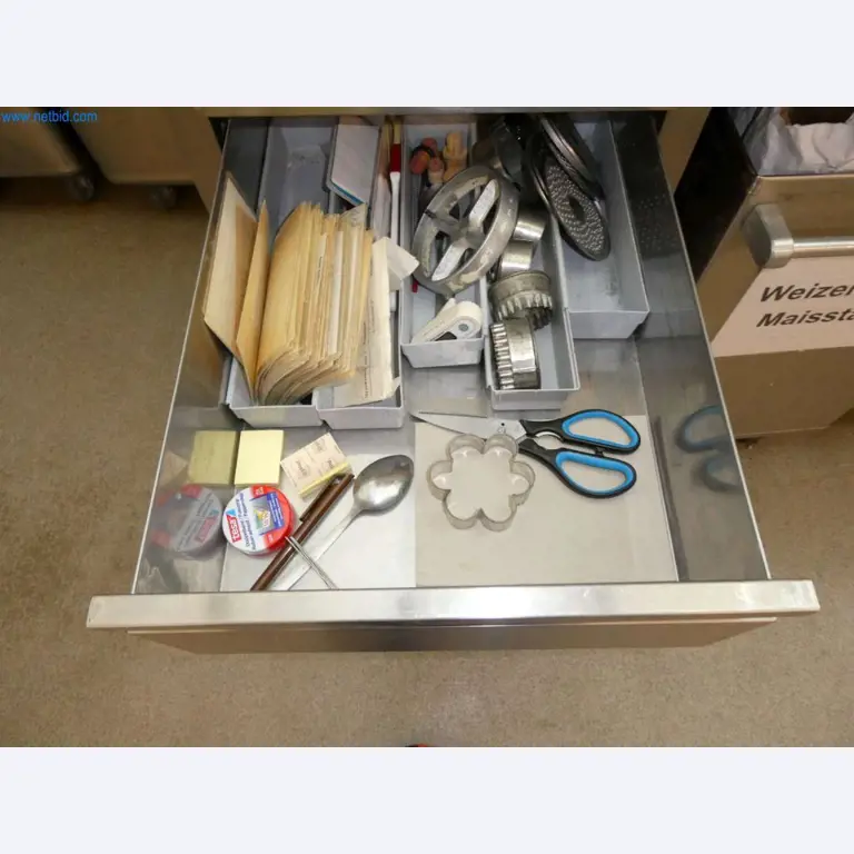 Equipamiento y mobiliario para una confitería-3