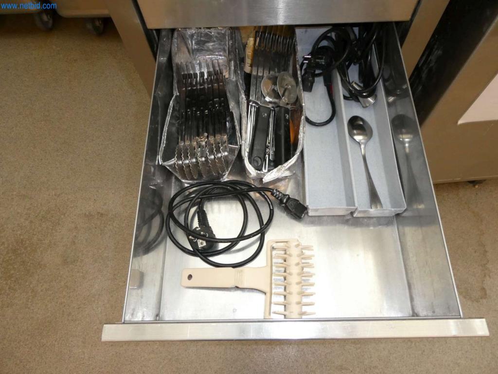 Equipamiento y mobiliario para una confitería-4