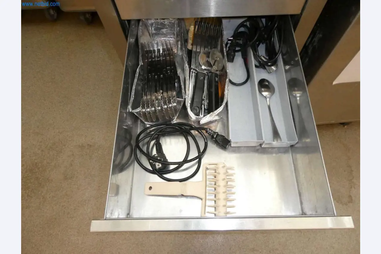 Equipamiento y mobiliario para una confitería-4