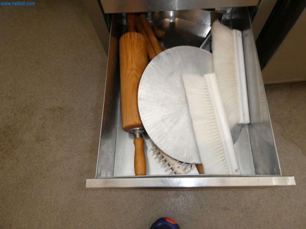 Equipamiento y mobiliario para una confitería-5