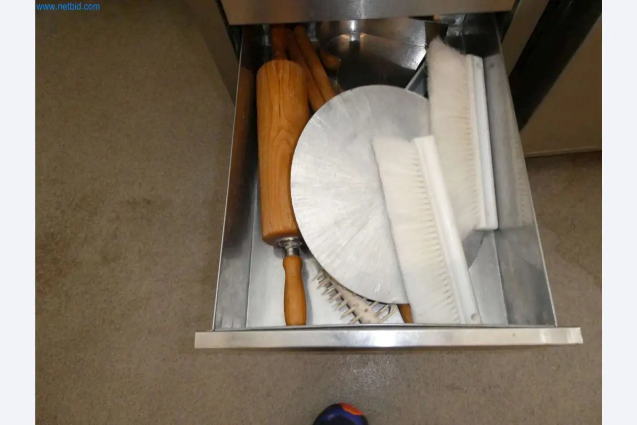 Equipamiento y mobiliario para una confitería-5