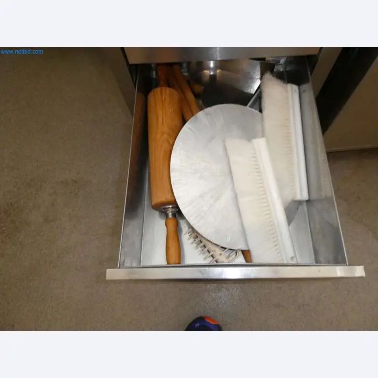 Equipamiento y mobiliario para una confitería-5