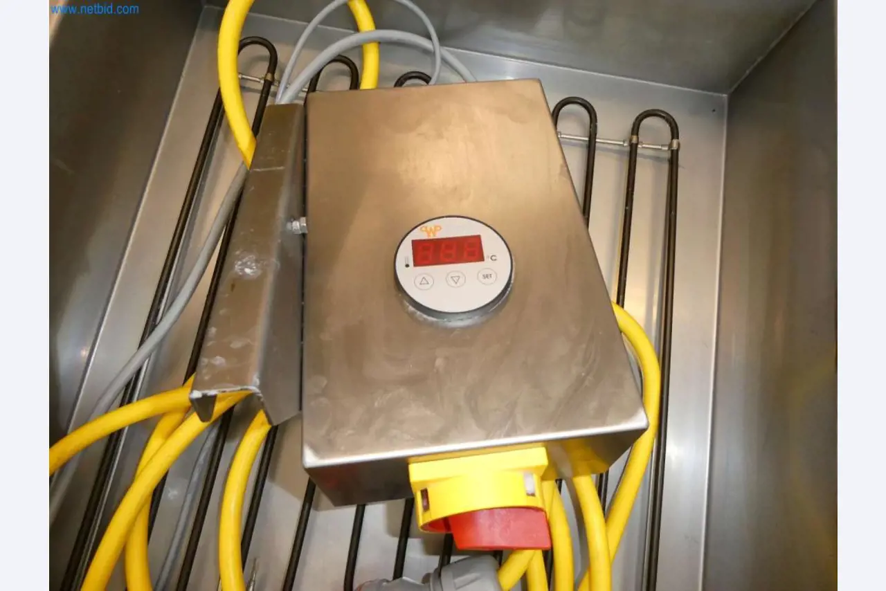 Geräte und Einrichtung einer Confiserie -6