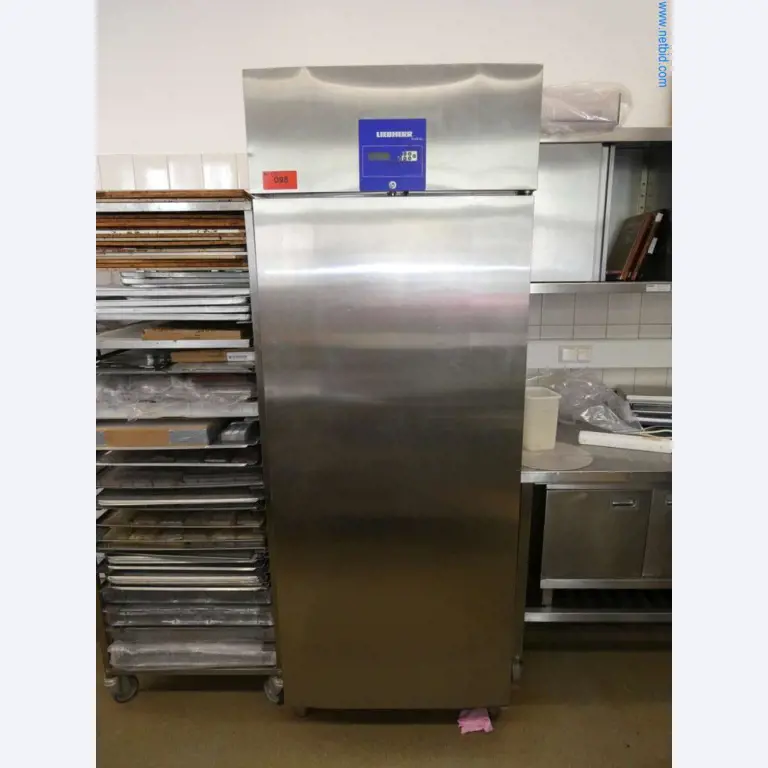 Equipamiento y mobiliario para una confitería-1