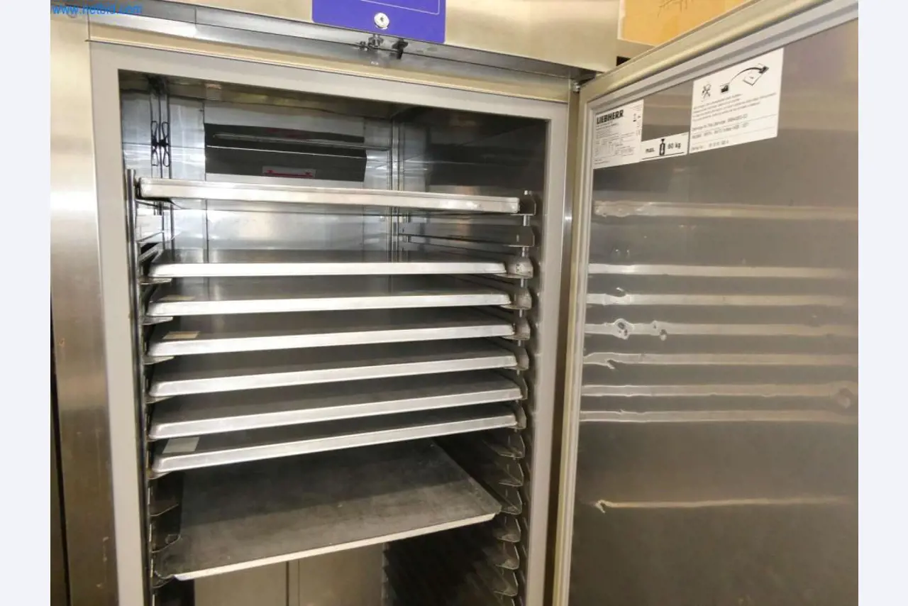 Equipamiento y mobiliario para una confitería-4