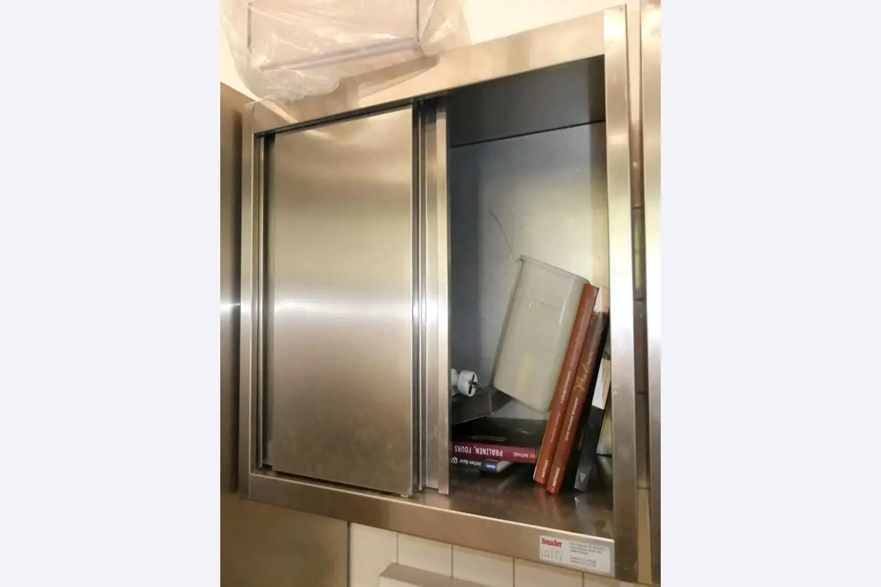 Equipamiento y mobiliario para una confitería-18