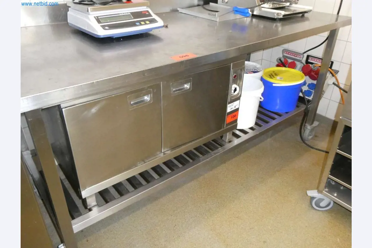 Equipamiento y mobiliario para una confitería-1