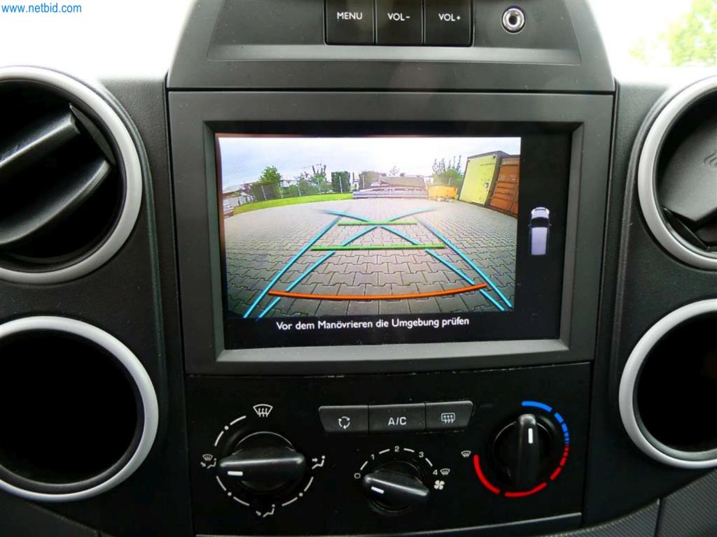 Geräte und Einrichtung einer Confiserie -13