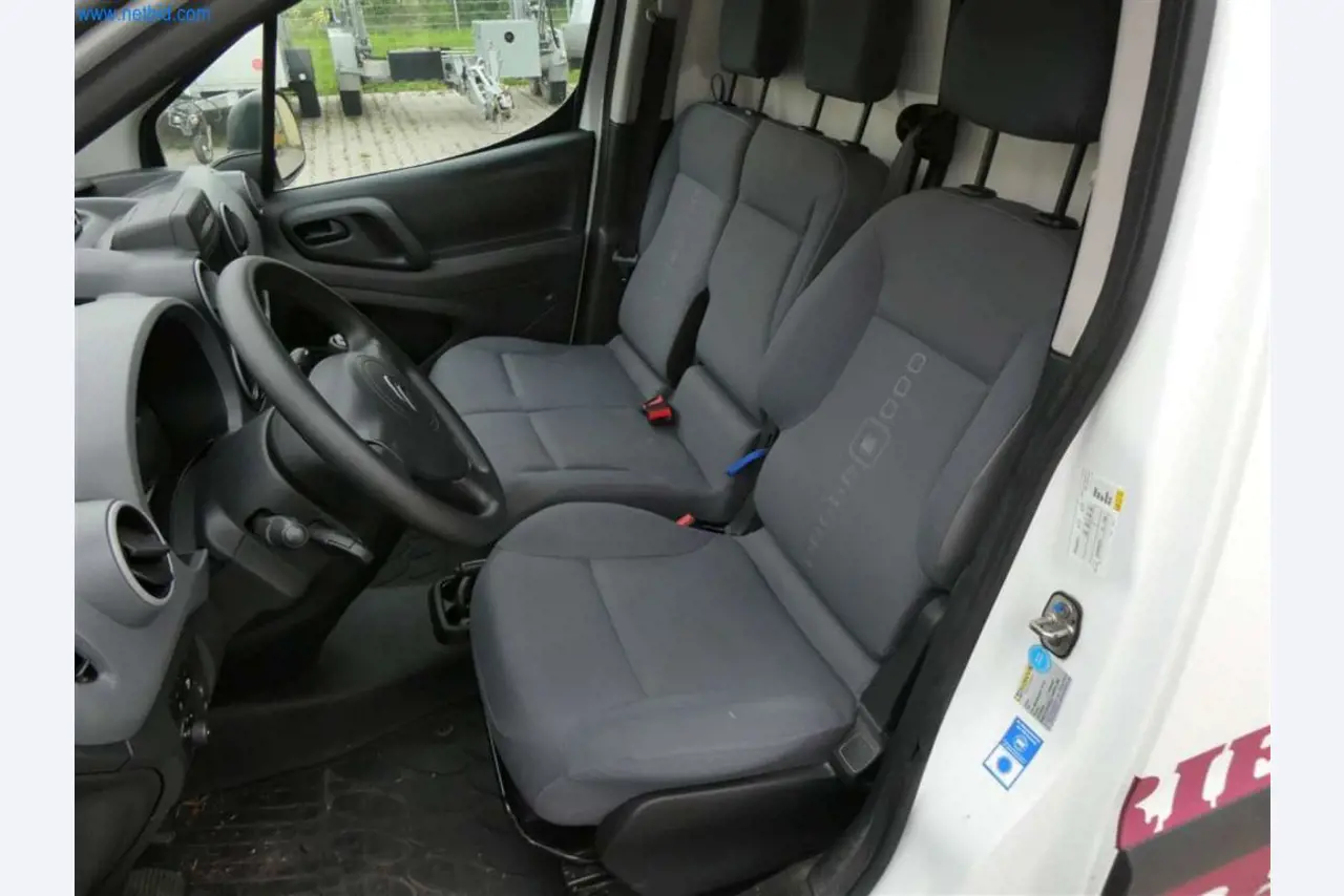 Equipamento e mobiliário para uma confeitaria-14