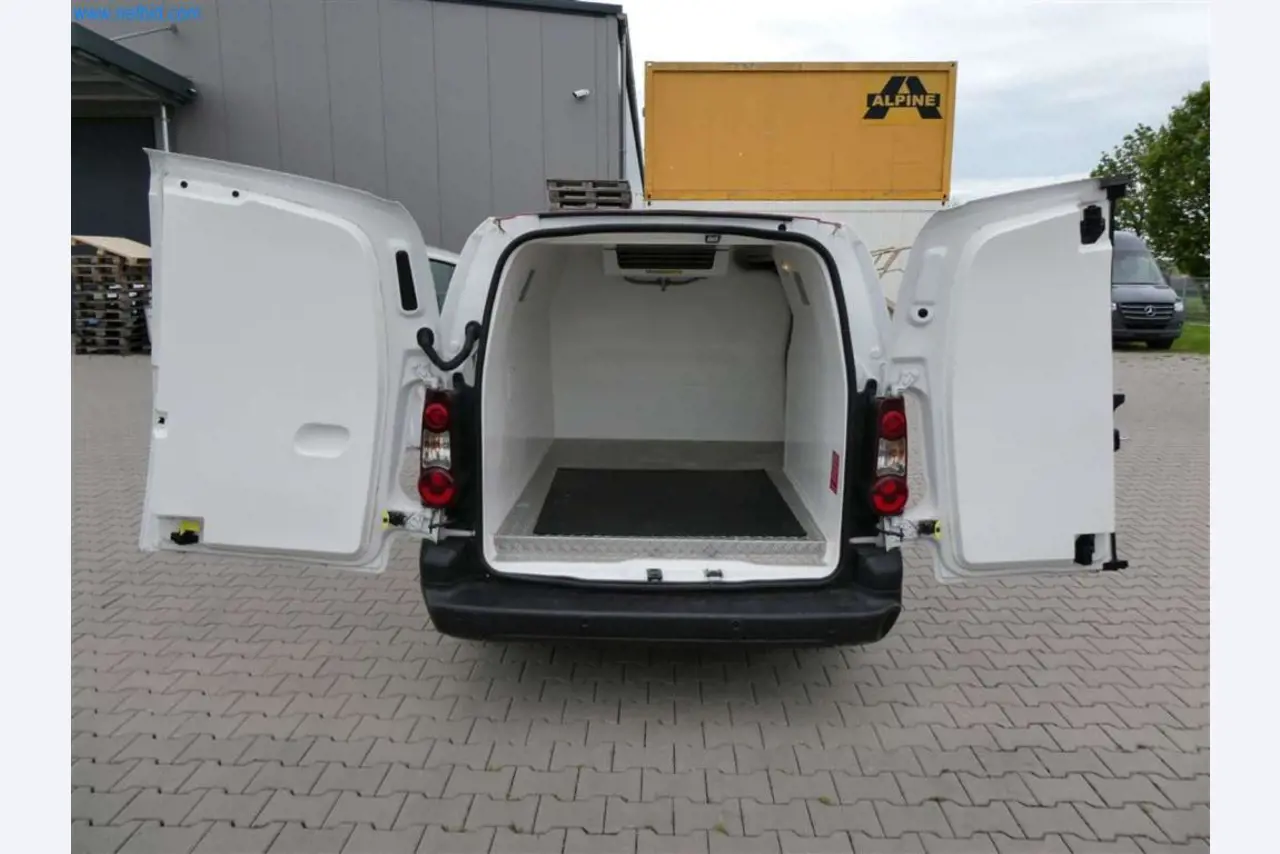 Equipamento e mobiliário para uma confeitaria-15