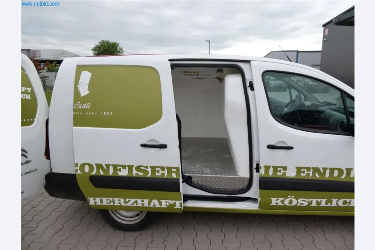 Equipamento e mobiliário para uma confeitaria-16