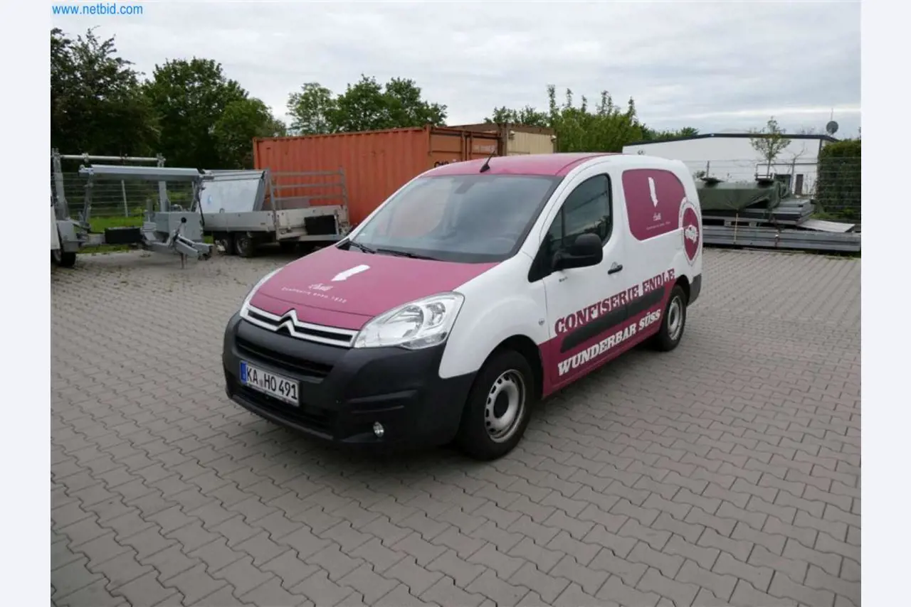 Equipamento e mobiliário para uma confeitaria-1