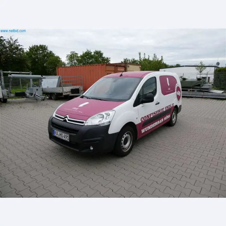 Equipamento e mobiliário para uma confeitaria-1