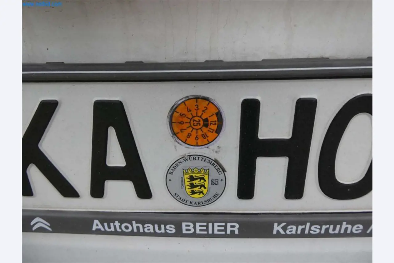 Equipamento e mobiliário para uma confeitaria-24