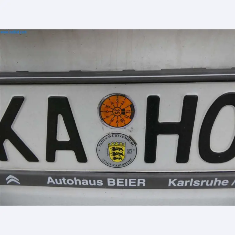 Equipamento e mobiliário para uma confeitaria-24