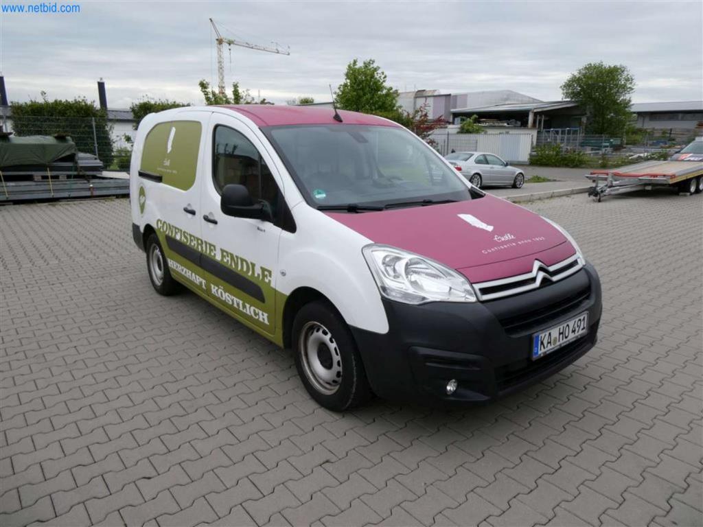 Geräte und Einrichtung einer Confiserie -25