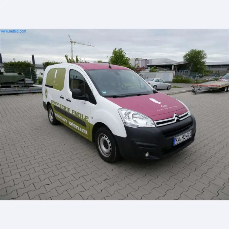 Equipamento e mobiliário para uma confeitaria-25