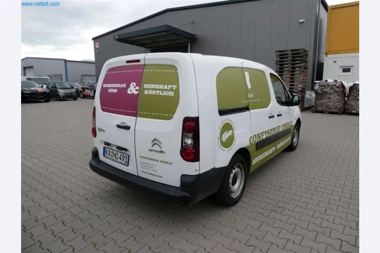 Equipamento e mobiliário para uma confeitaria-26