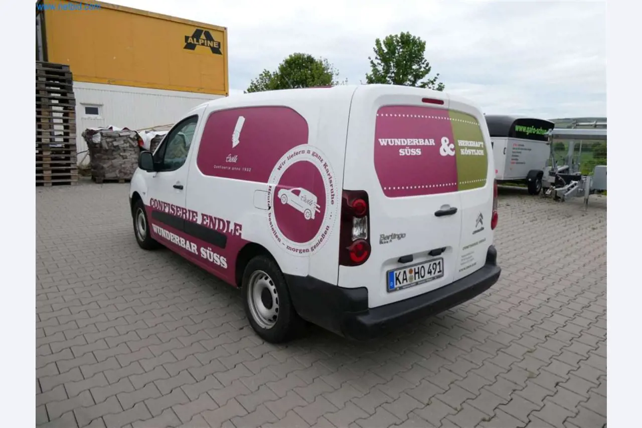 Equipamento e mobiliário para uma confeitaria-27