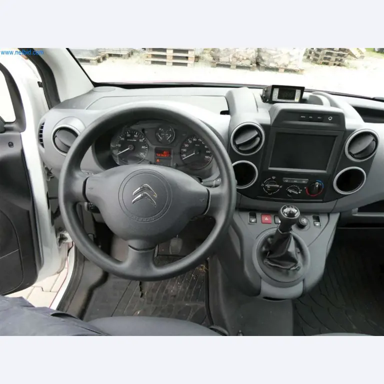 Equipamento e mobiliário para uma confeitaria-9