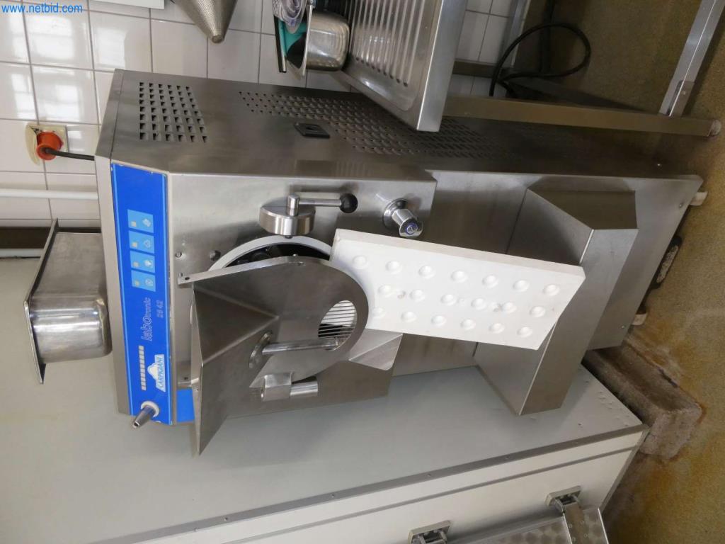 Equipamiento y mobiliario para una confitería-2