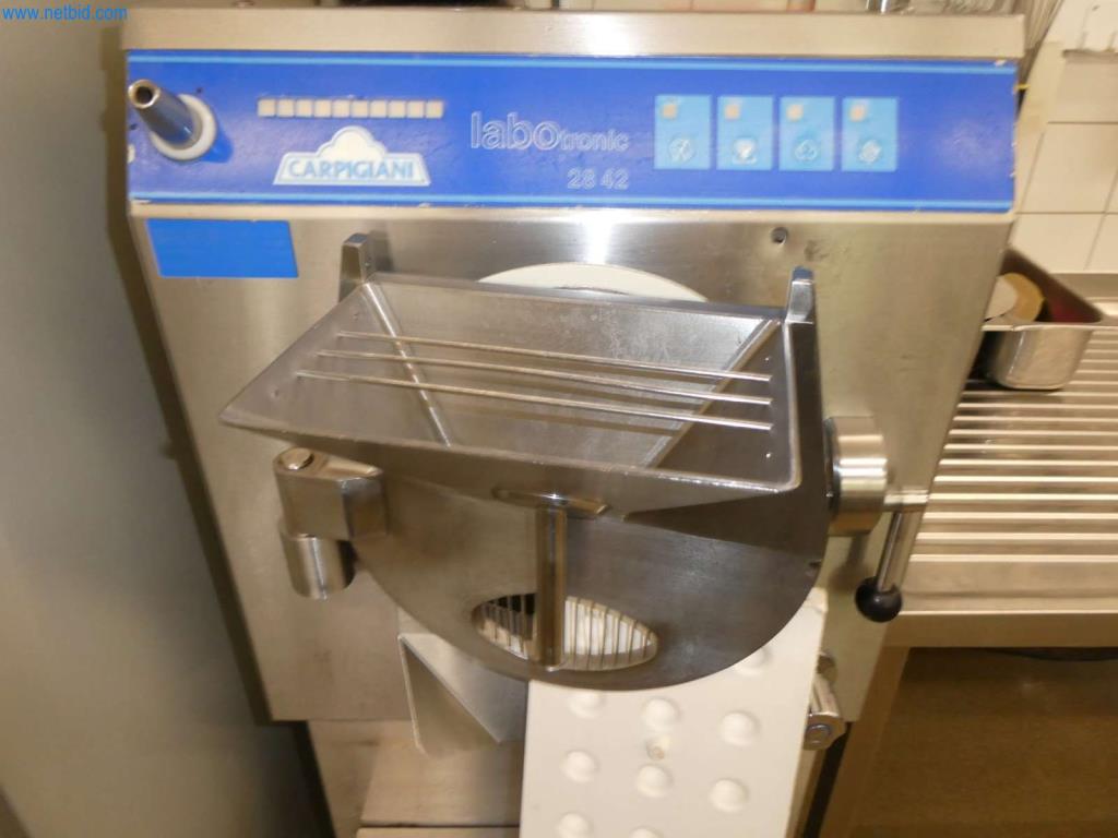 Equipamiento y mobiliario para una confitería-4