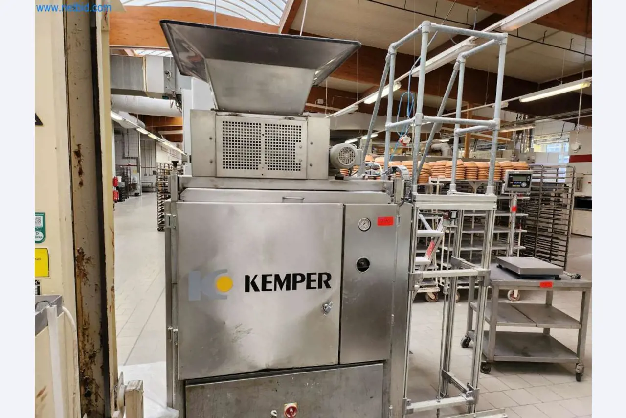 Well-maintained machines of a bakery manufacturer-1
