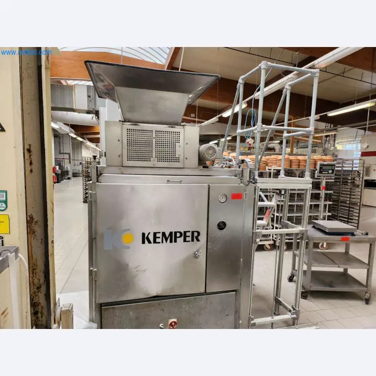 Well-maintained machines of a bakery manufacturer-1