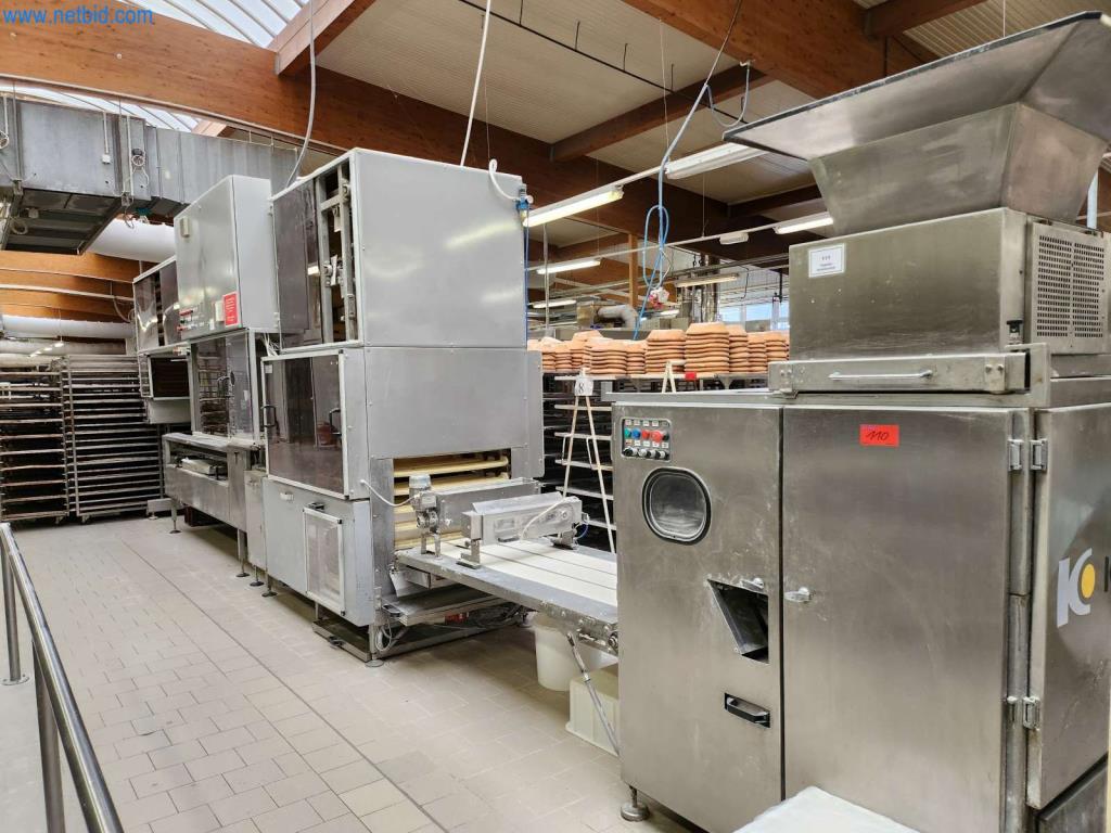 Well-maintained machines of a bakery manufacturer-2