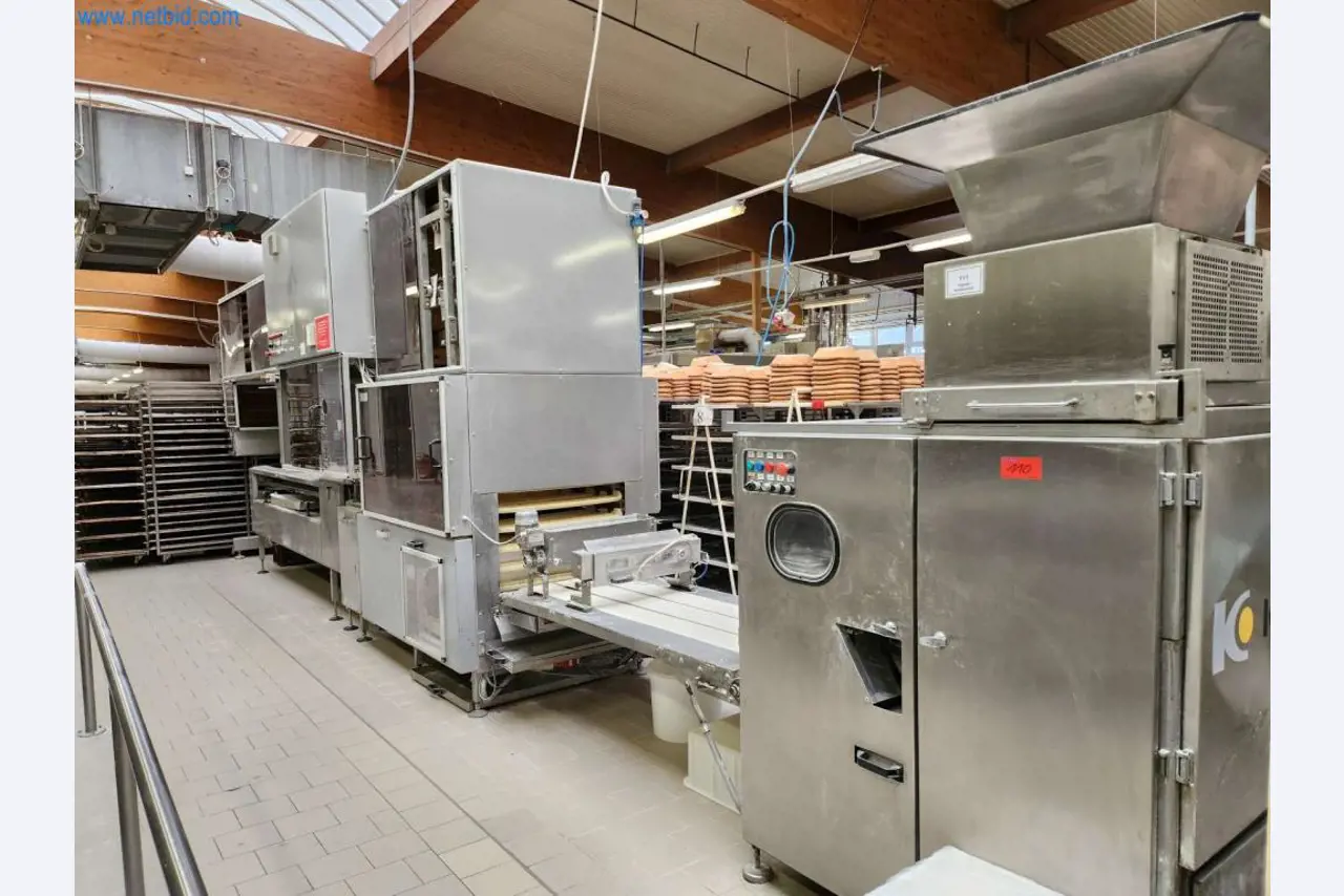 Well-maintained machines of a bakery manufacturer-2